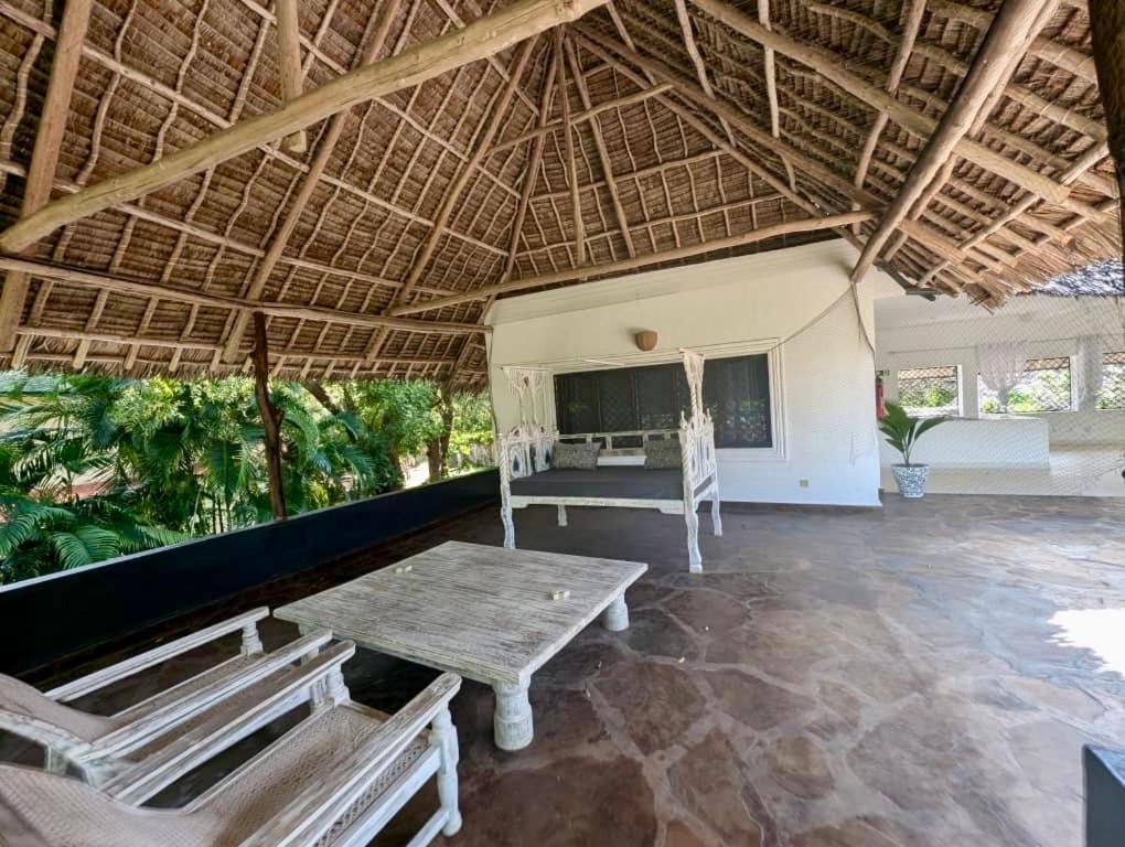 White Nyumba Malindi Apartment Ngoại thất bức ảnh